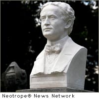 Houdini grave site bust